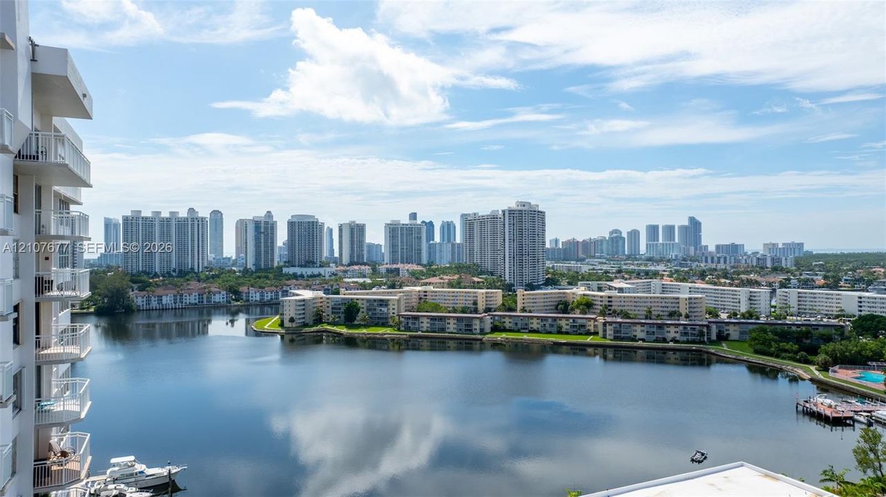待售: $220,000 (1 贝兹, 1 浴室, 1005 平方英尺)