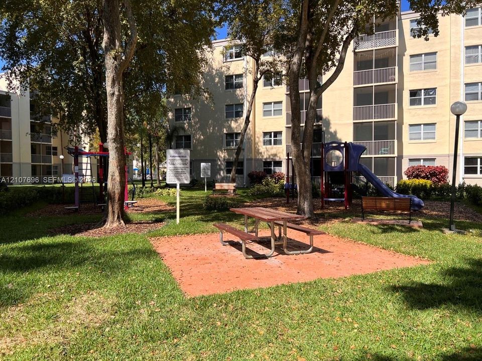 En Venta: $325,000 (2 camas, 2 baños, 1036 Pies cuadrados)