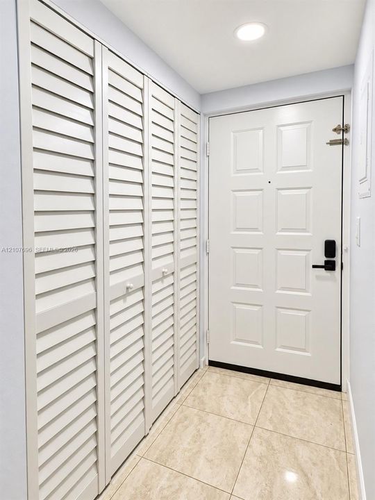 En Venta: $325,000 (2 camas, 2 baños, 1036 Pies cuadrados)