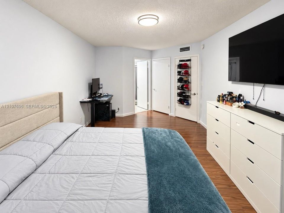 En Venta: $325,000 (2 camas, 2 baños, 1036 Pies cuadrados)