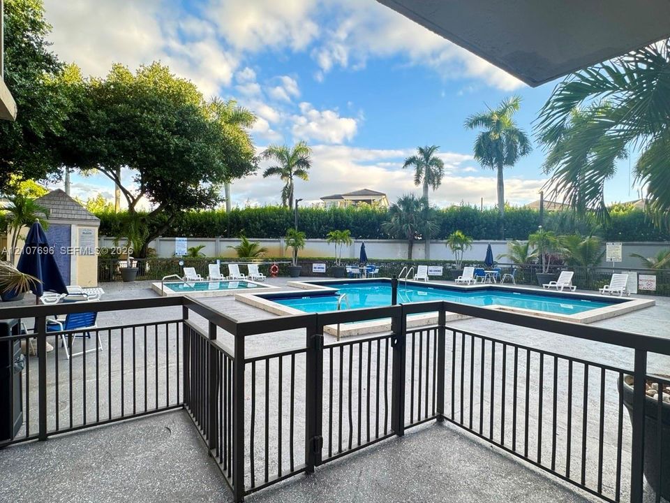 En Venta: $325,000 (2 camas, 2 baños, 1036 Pies cuadrados)