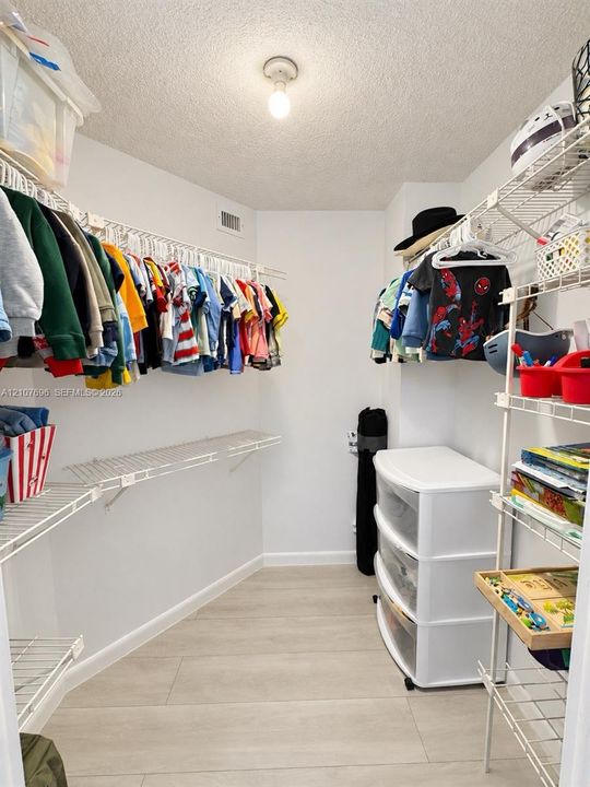 En Venta: $325,000 (2 camas, 2 baños, 1036 Pies cuadrados)