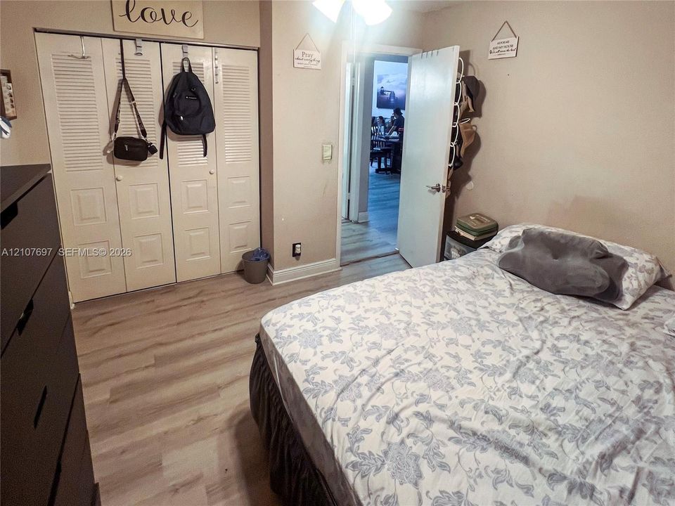 На продажу: $227,900 (3 спален, 2 ванн, 1100 Квадратных фут)