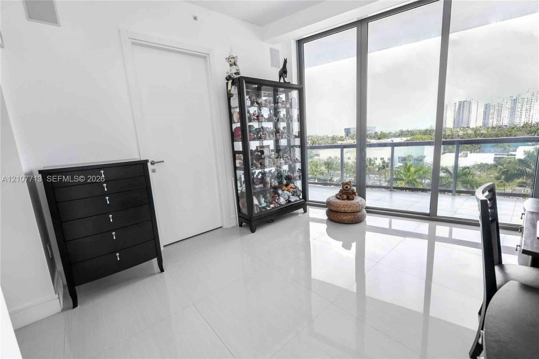 En Renta: $16,850 (4 camas, 5 baños, 2307 Pies cuadrados)