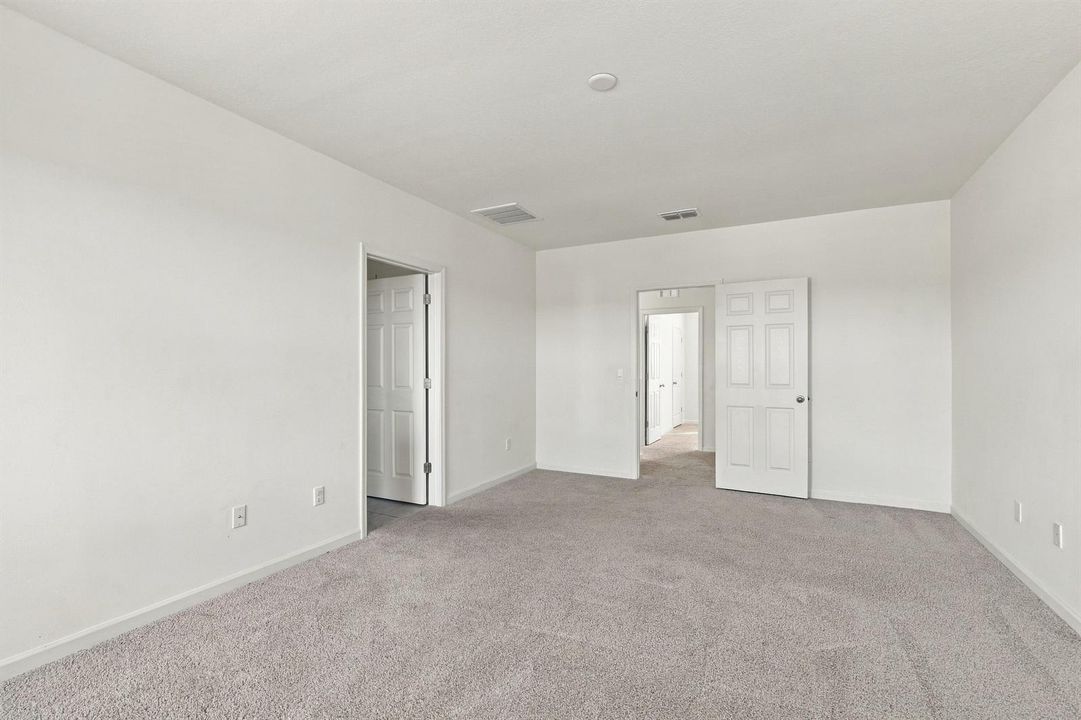18_primary bedroom