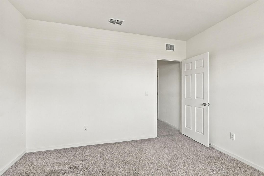 28_bedroom 4