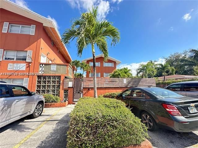 For Sale: $177,000 (1 beds, 1 baths, 603 Square Feet)