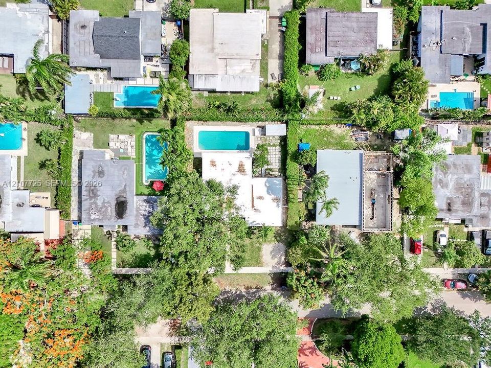 En Renta: $5,600 (4 camas, 2 baños, 1064 Pies cuadrados)