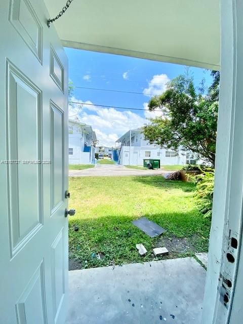 For Sale: $149,700 (1 beds, 1 baths, 653 Square Feet)