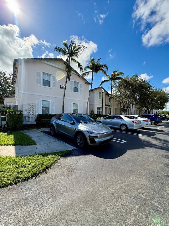 For Sale: $269,900 (2 beds, 2 baths, 1290 Square Feet)
