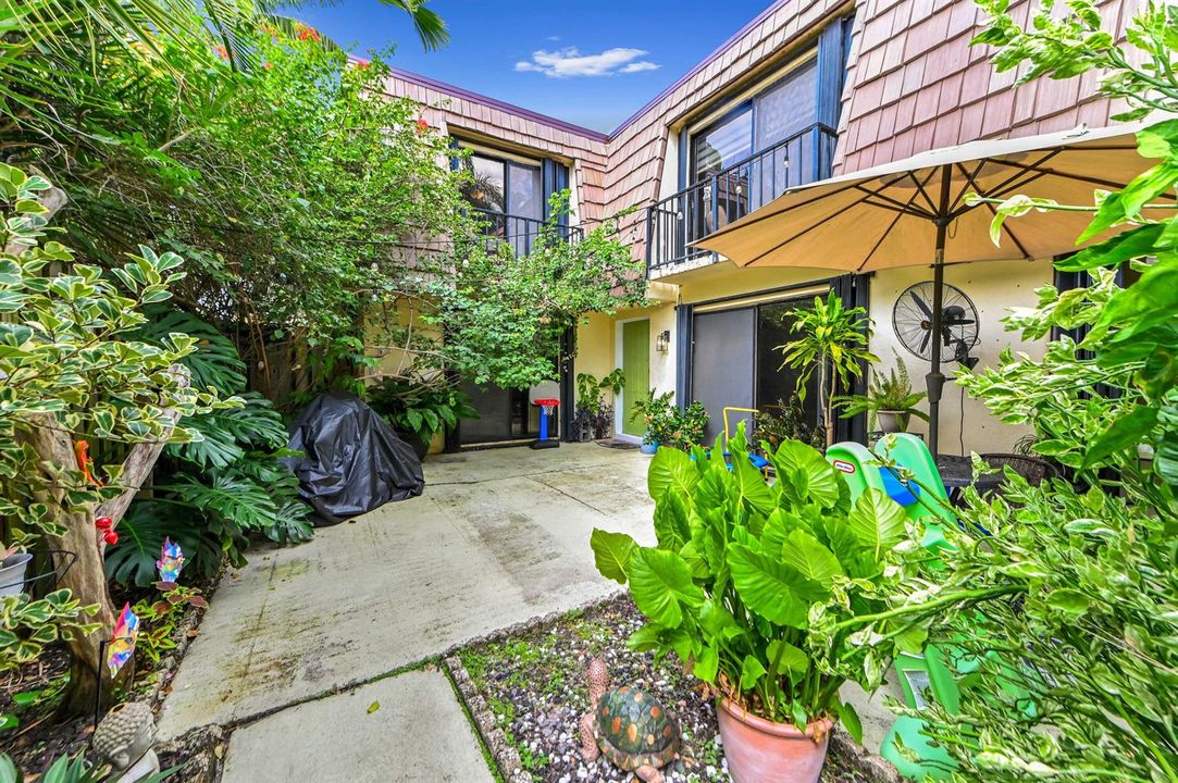 05 Patio 01