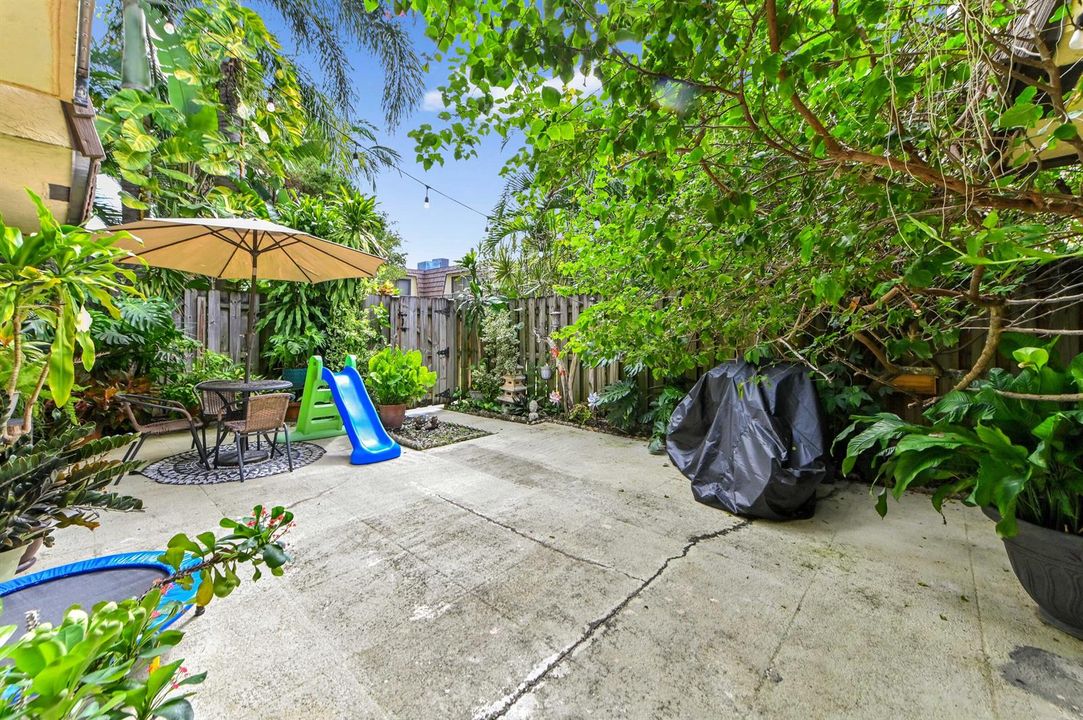 06 Patio 02