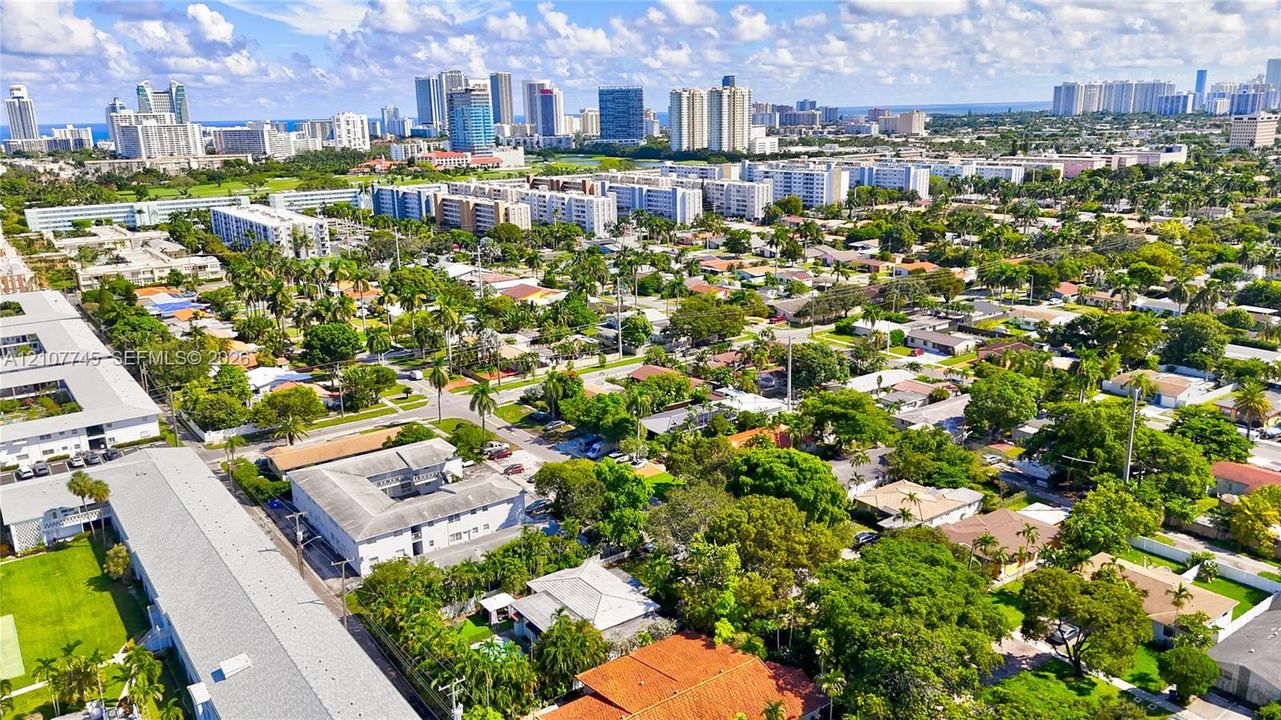 En Venta: $769,000 (4 camas, 2 baños, 1904 Pies cuadrados)