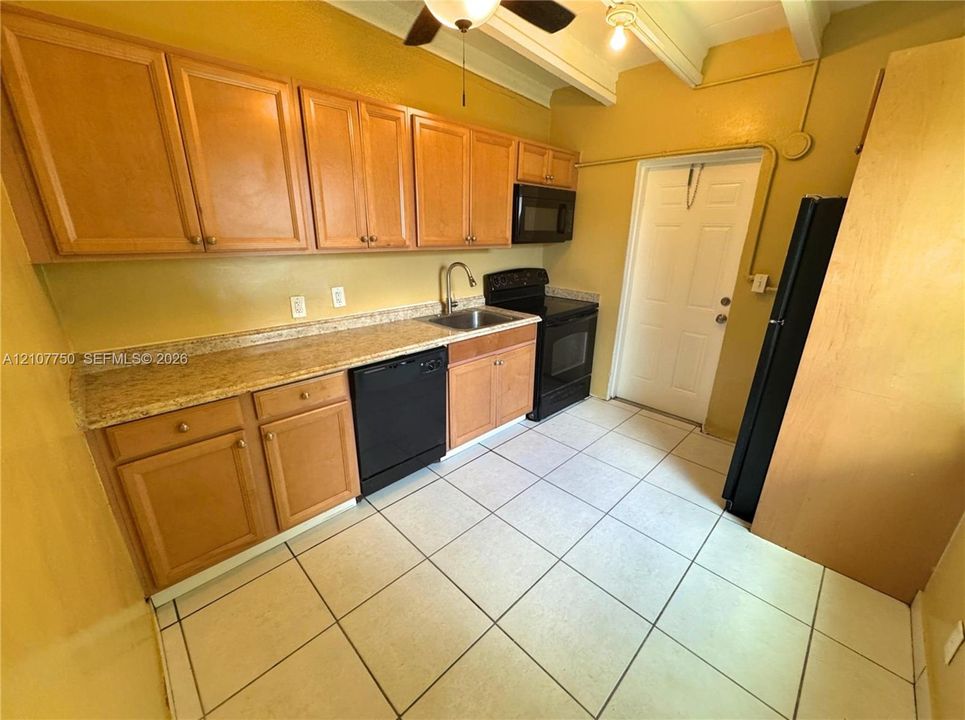 En Renta: $1,995 (2 camas, 1 baños, 800 Pies cuadrados)