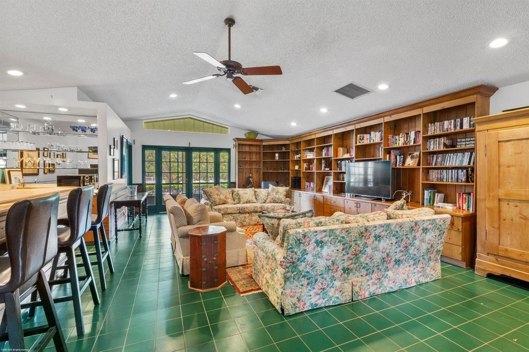 5110 S Shore Blvd 018