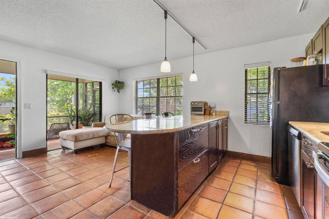 5110 S Shore Blvd 031