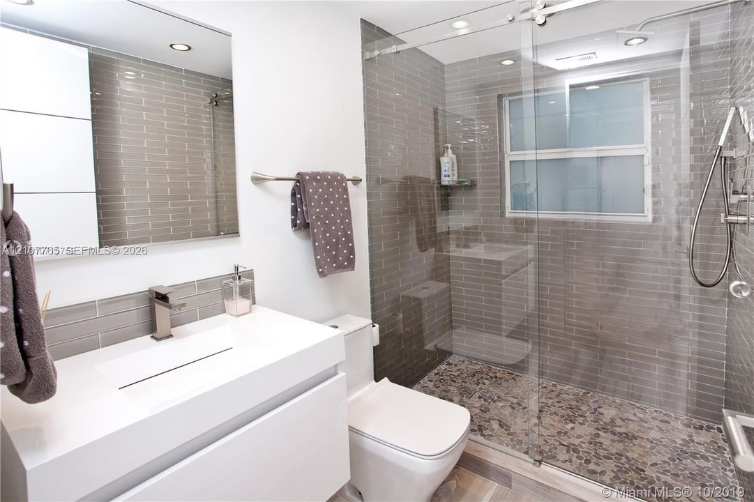For Rent: $32,000 (6 beds, 6 baths, 5693 Square Feet)