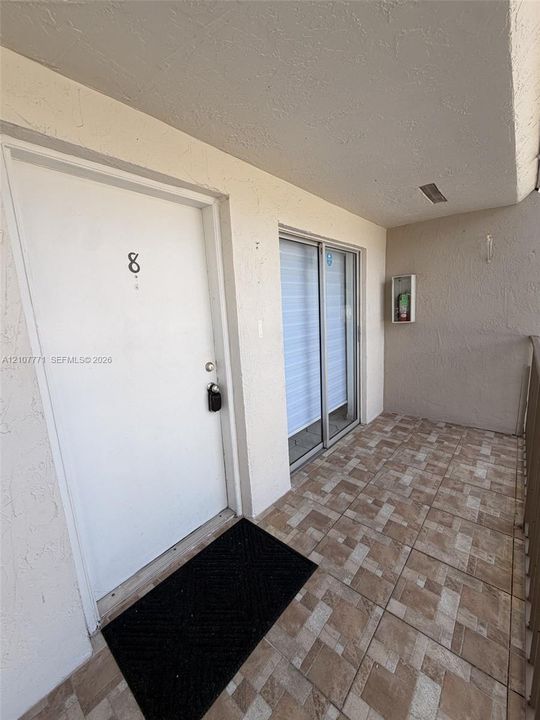 В аренду: $2,300 (2 спален, 2 ванн, 812 Квадратных фут)