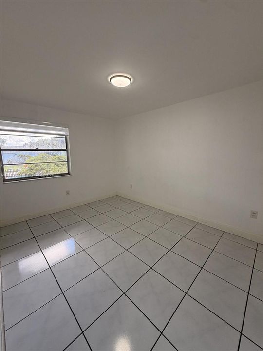 В аренду: $2,300 (2 спален, 2 ванн, 812 Квадратных фут)
