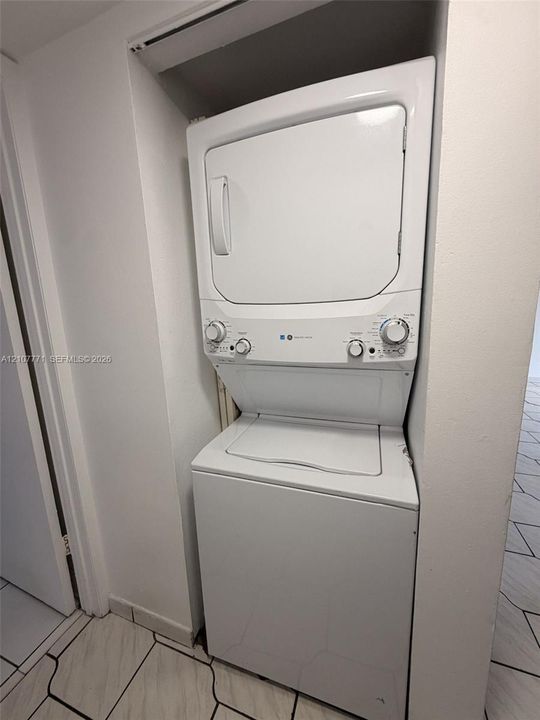В аренду: $2,300 (2 спален, 2 ванн, 812 Квадратных фут)