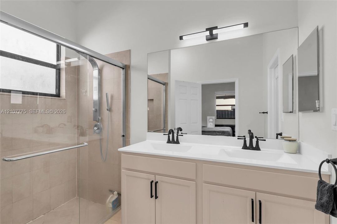 待售: $459,999 (4 贝兹, 2 浴室, 1678 平方英尺)