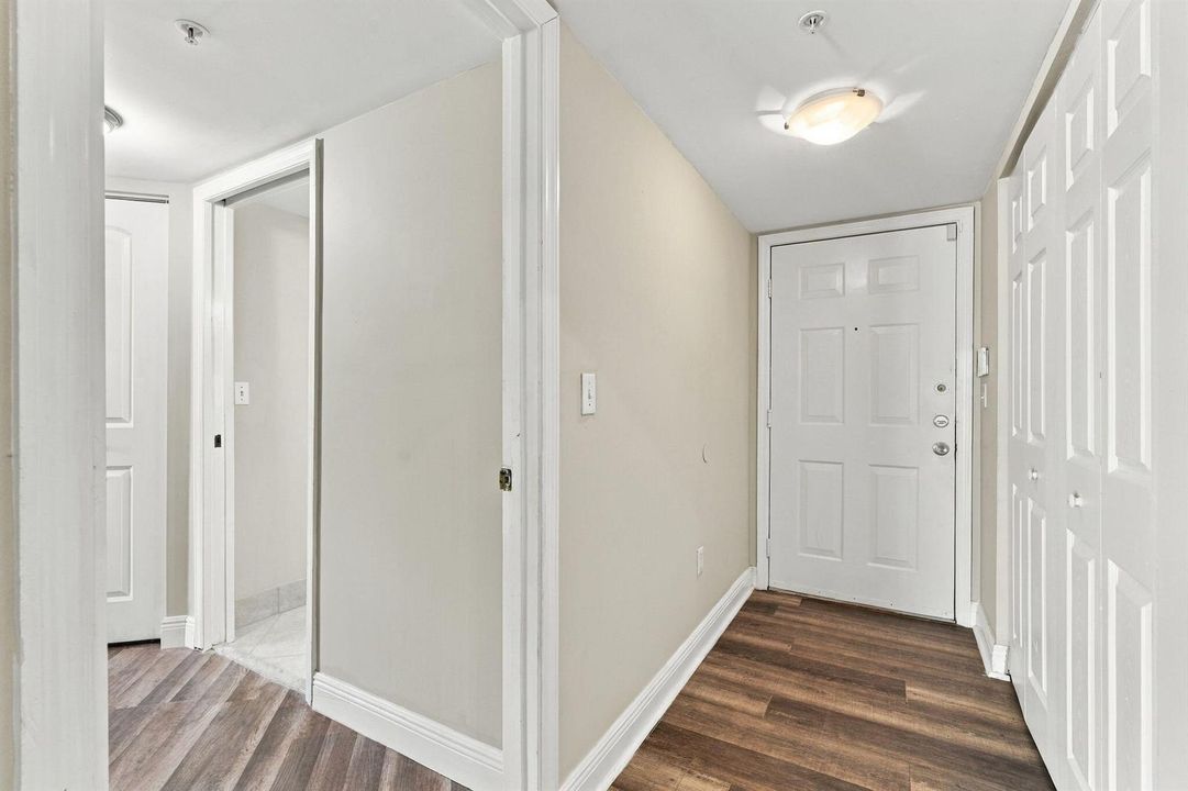 22-web-or-mls-1400_Crestwood_Ct_S_Unit_1