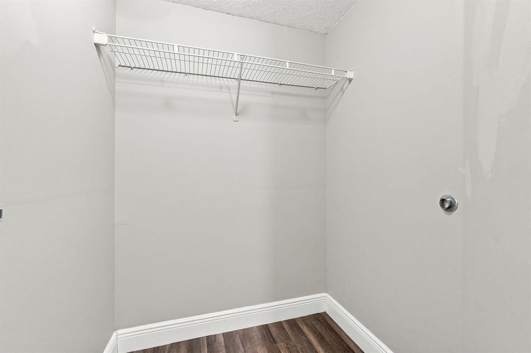 5-web-or-mls-1400_Crestwood_Ct_S_Unit_14