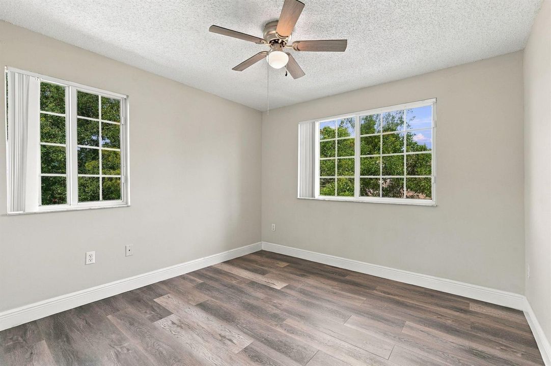 12-web-or-mls-1400_Crestwood_Ct_S_Unit_1