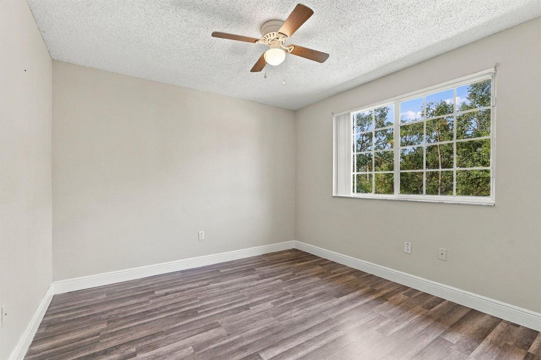 16-web-or-mls-1400_Crestwood_Ct_S_Unit_1