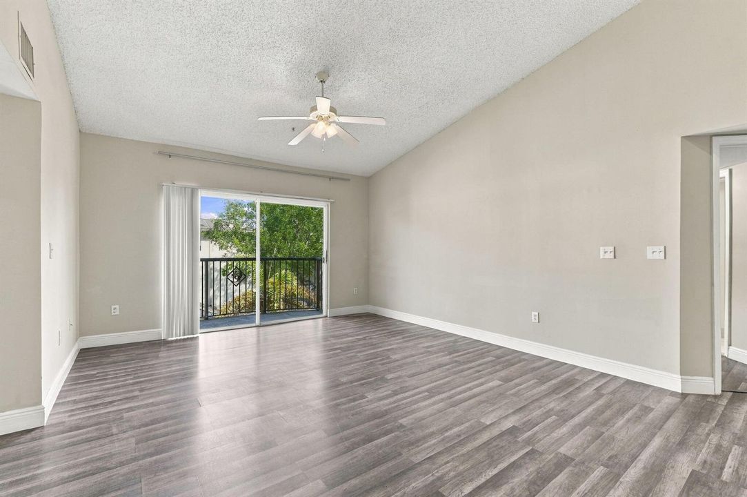 25-web-or-mls-1400_Crestwood_Ct_S_Unit_1