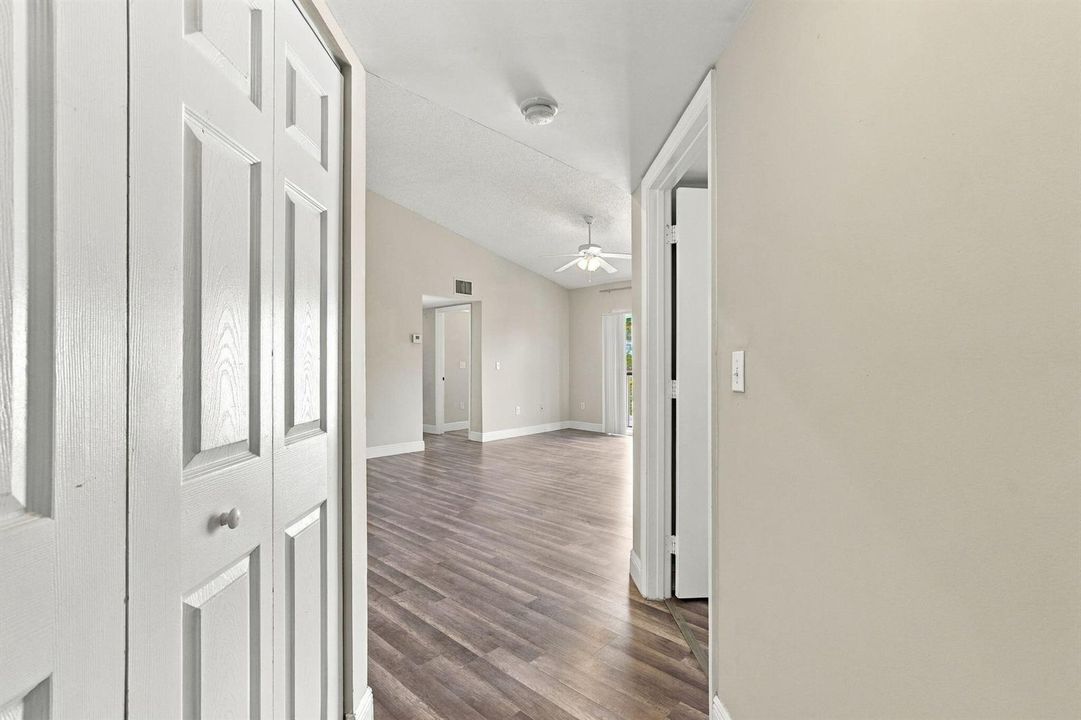 21-web-or-mls-1400_Crestwood_Ct_S_Unit_1