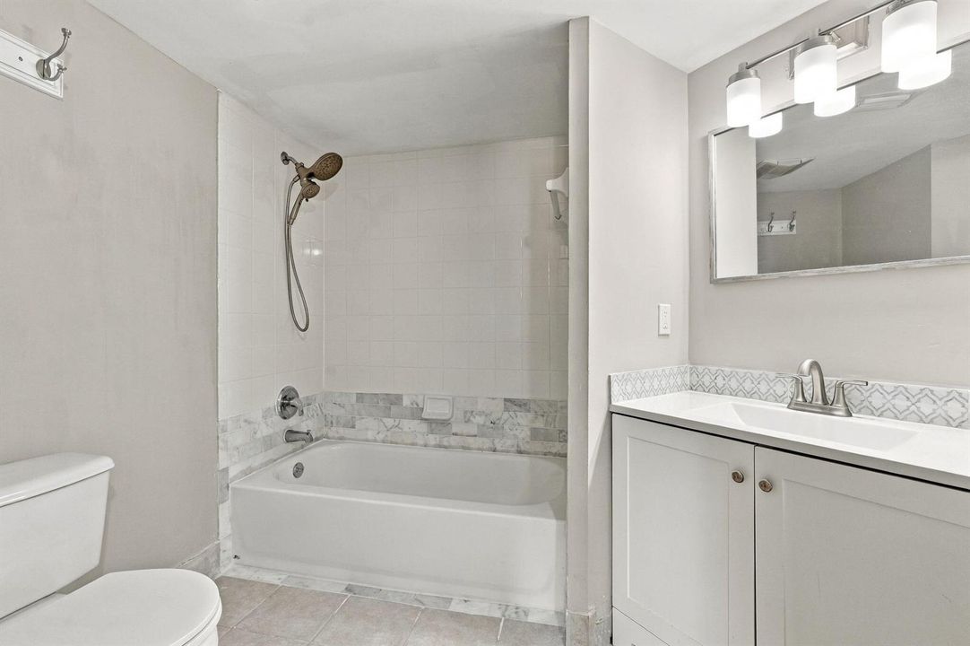 6-web-or-mls-1400_Crestwood_Ct_S_Unit_14