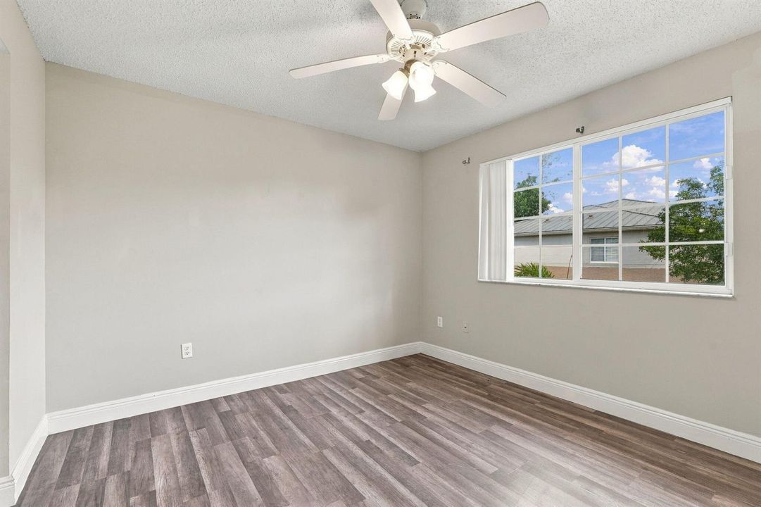 4-web-or-mls-1400_Crestwood_Ct_S_Unit_14