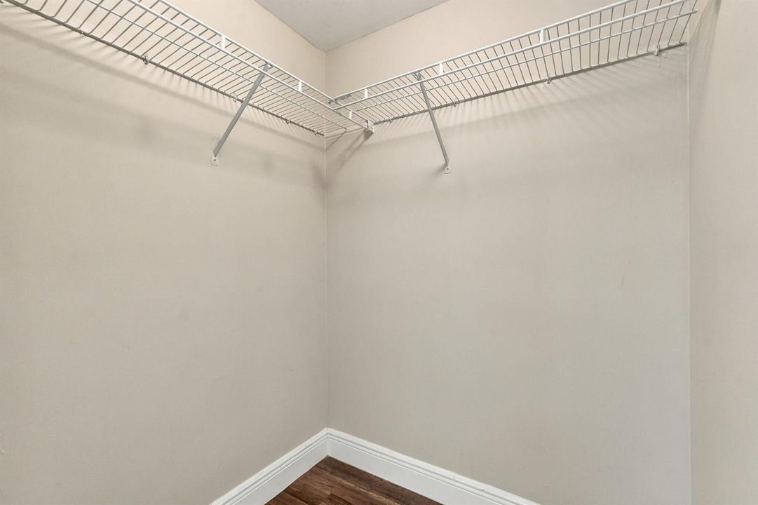 19-web-or-mls-1400_Crestwood_Ct_S_Unit_1