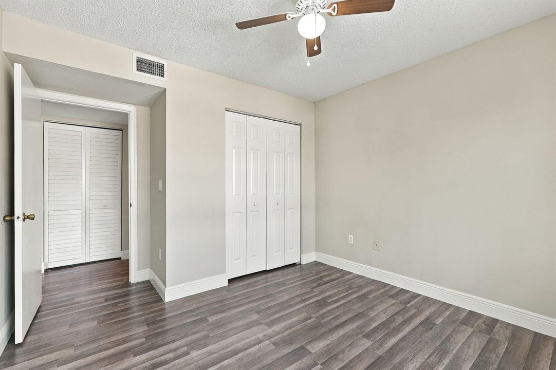 8-web-or-mls-1400_Crestwood_Ct_S_Unit_14