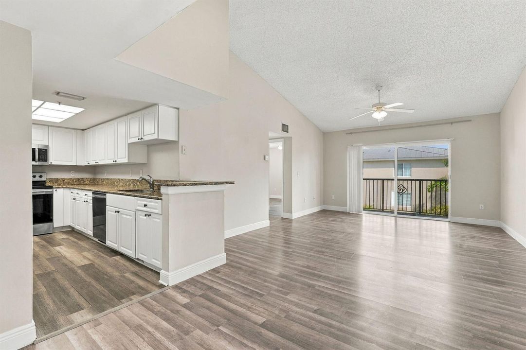 29-web-or-mls-1400_Crestwood_Ct_S_Unit_1