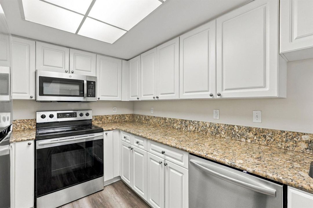 33-web-or-mls-1400_Crestwood_Ct_S_Unit_1