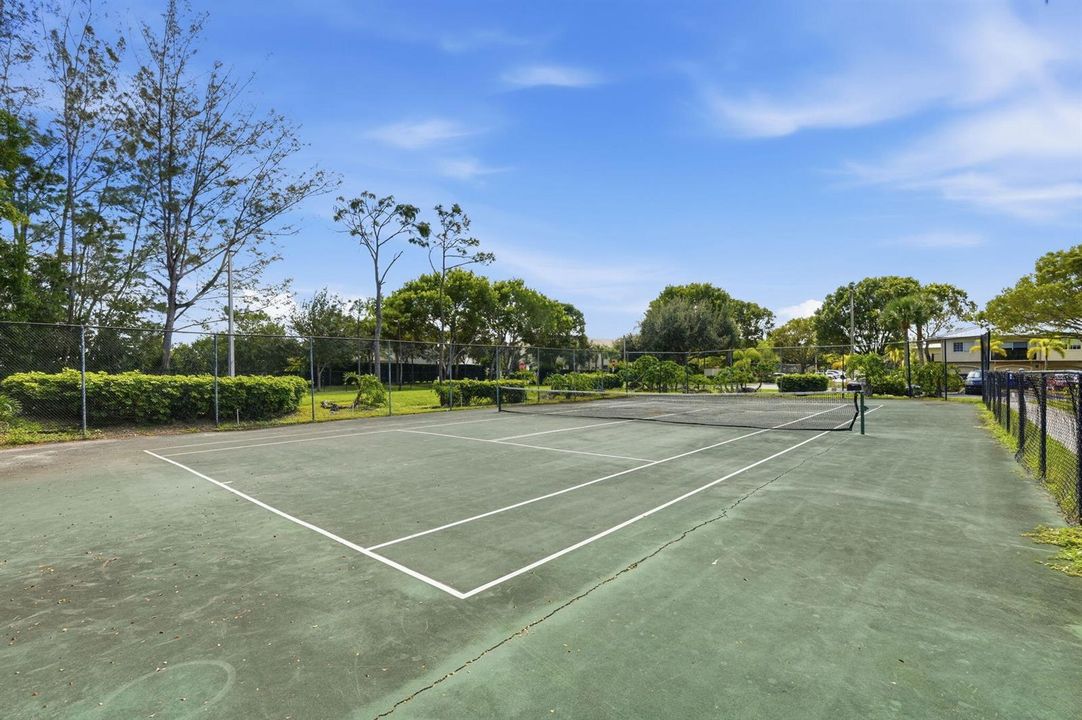 49-web-or-mls-1400_Crestwood_Ct_S_Unit_1