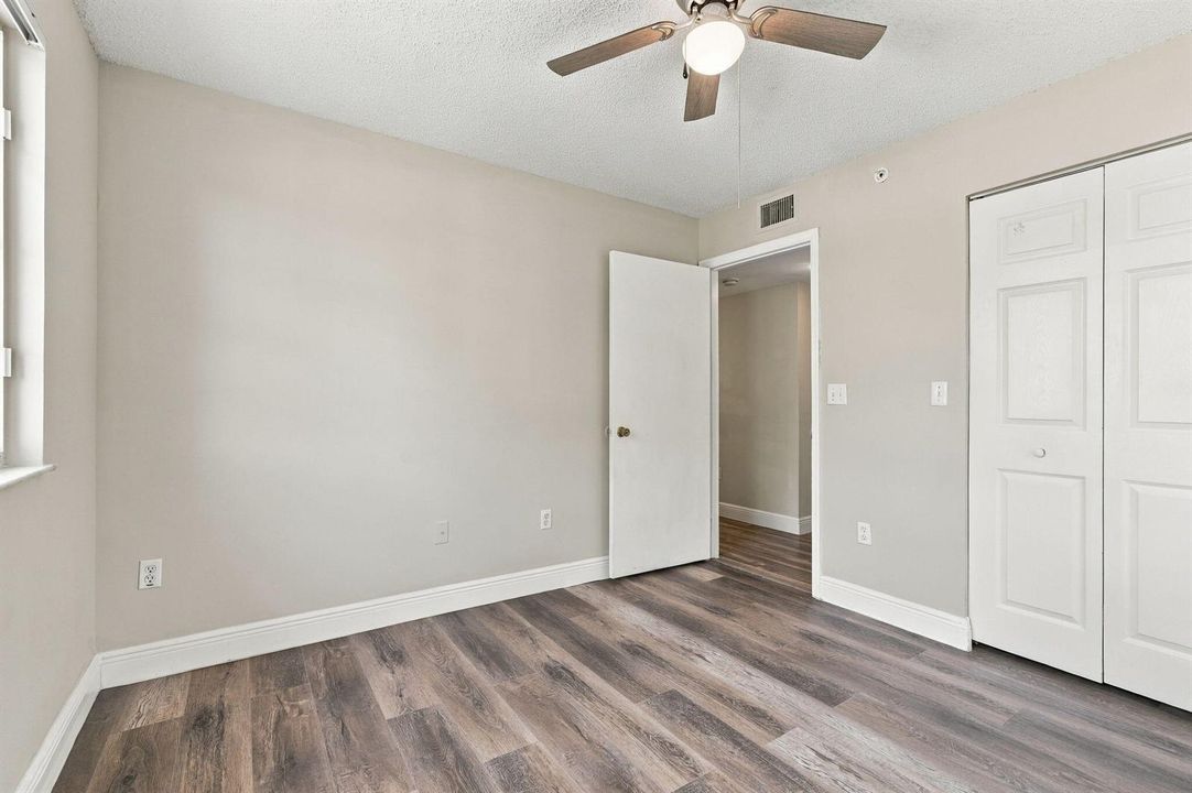 14-web-or-mls-1400_Crestwood_Ct_S_Unit_1