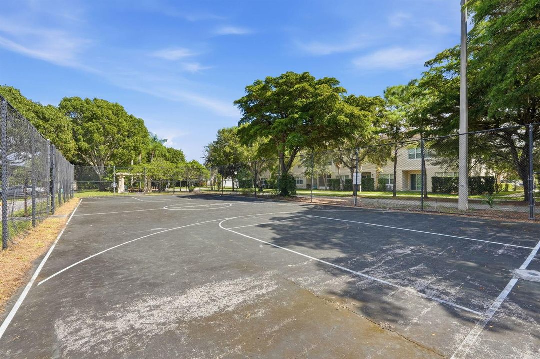48-web-or-mls-1400_Crestwood_Ct_S_Unit_1