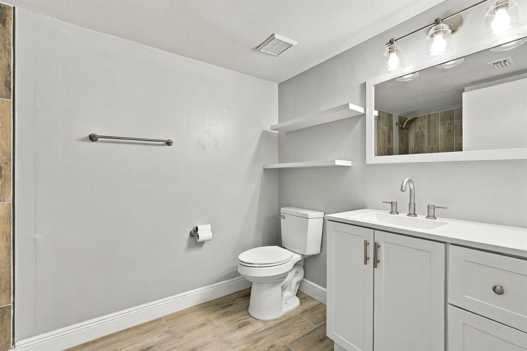 10-web-or-mls-1400_Crestwood_Ct_S_Unit_1