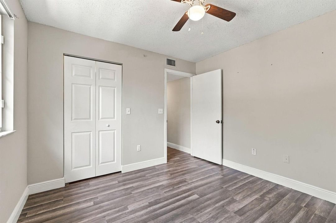 18-web-or-mls-1400_Crestwood_Ct_S_Unit_1