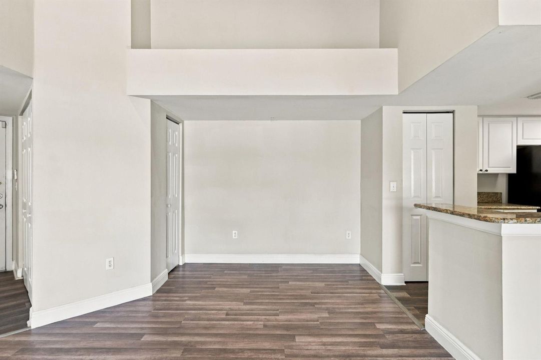 28-web-or-mls-1400_Crestwood_Ct_S_Unit_1