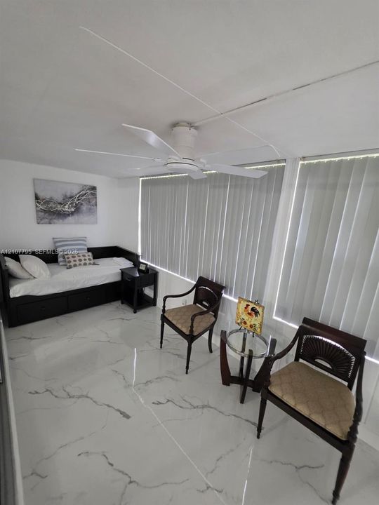 For Sale: $265,000 (1 beds, 1 baths, 960 Square Feet)