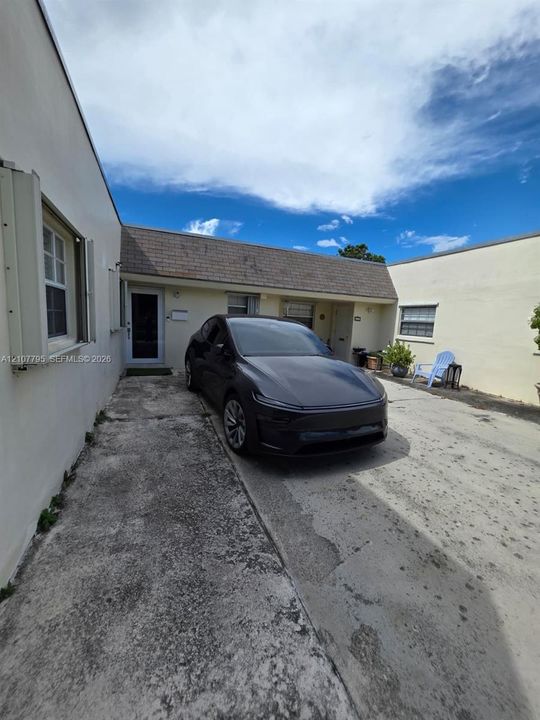 For Sale: $265,000 (1 beds, 1 baths, 960 Square Feet)