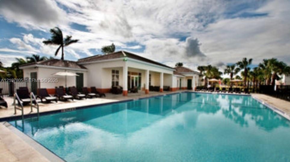 En Venta: $455,500 (3 camas, 2 baños, 1586 Pies cuadrados)