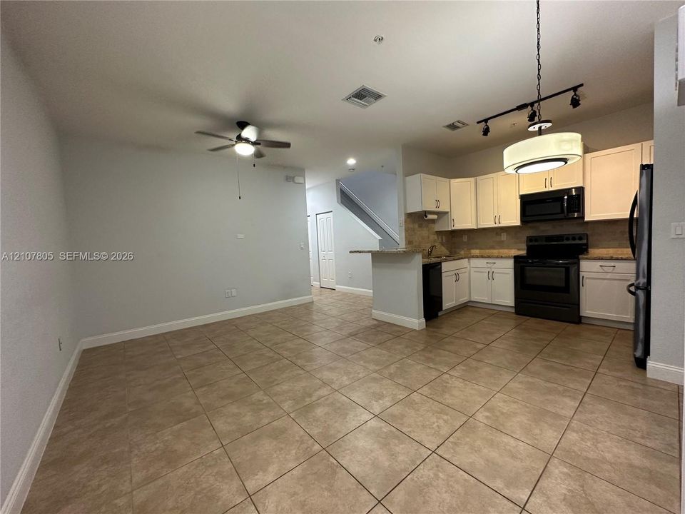 En Venta: $455,500 (3 camas, 2 baños, 1586 Pies cuadrados)
