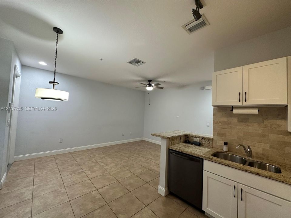 En Venta: $455,500 (3 camas, 2 baños, 1586 Pies cuadrados)