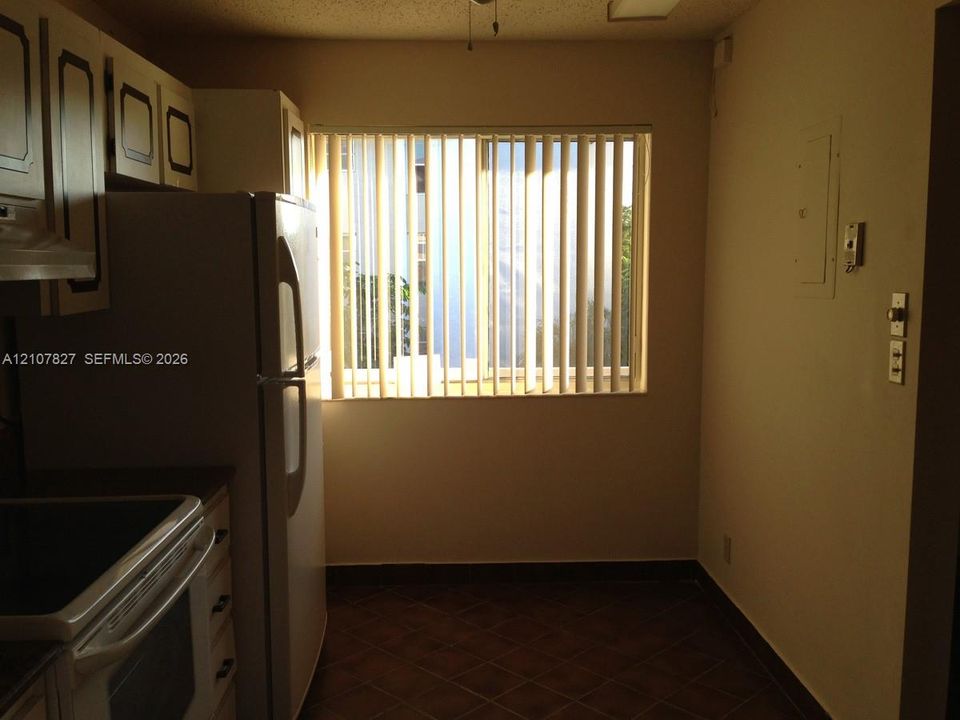 В аренду: $1,700 (2 спален, 2 ванн, 1070 Квадратных фут)