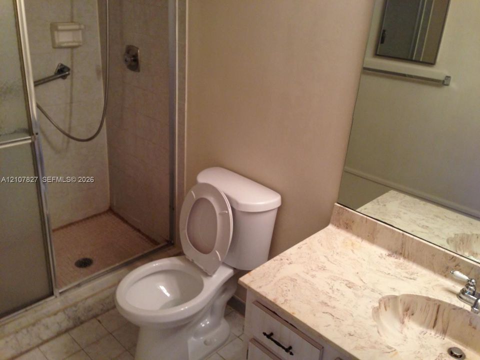 В аренду: $1,700 (2 спален, 2 ванн, 1070 Квадратных фут)